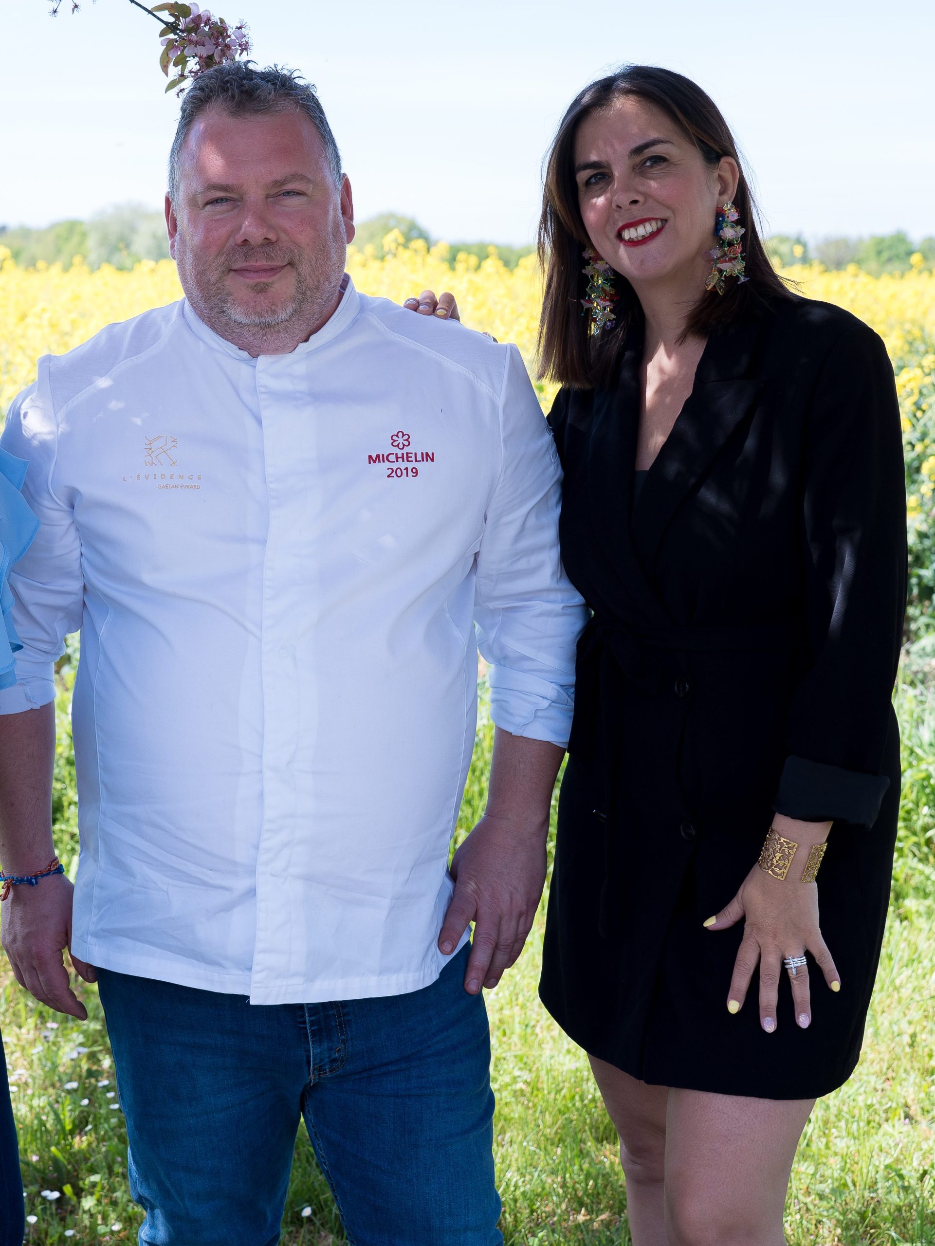 Gaëtan Evrard et Ludivine dans un champ