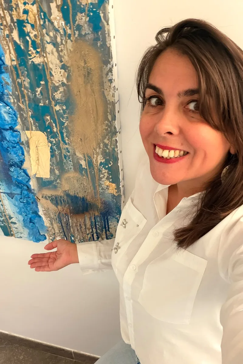 Ludivine devant une toile